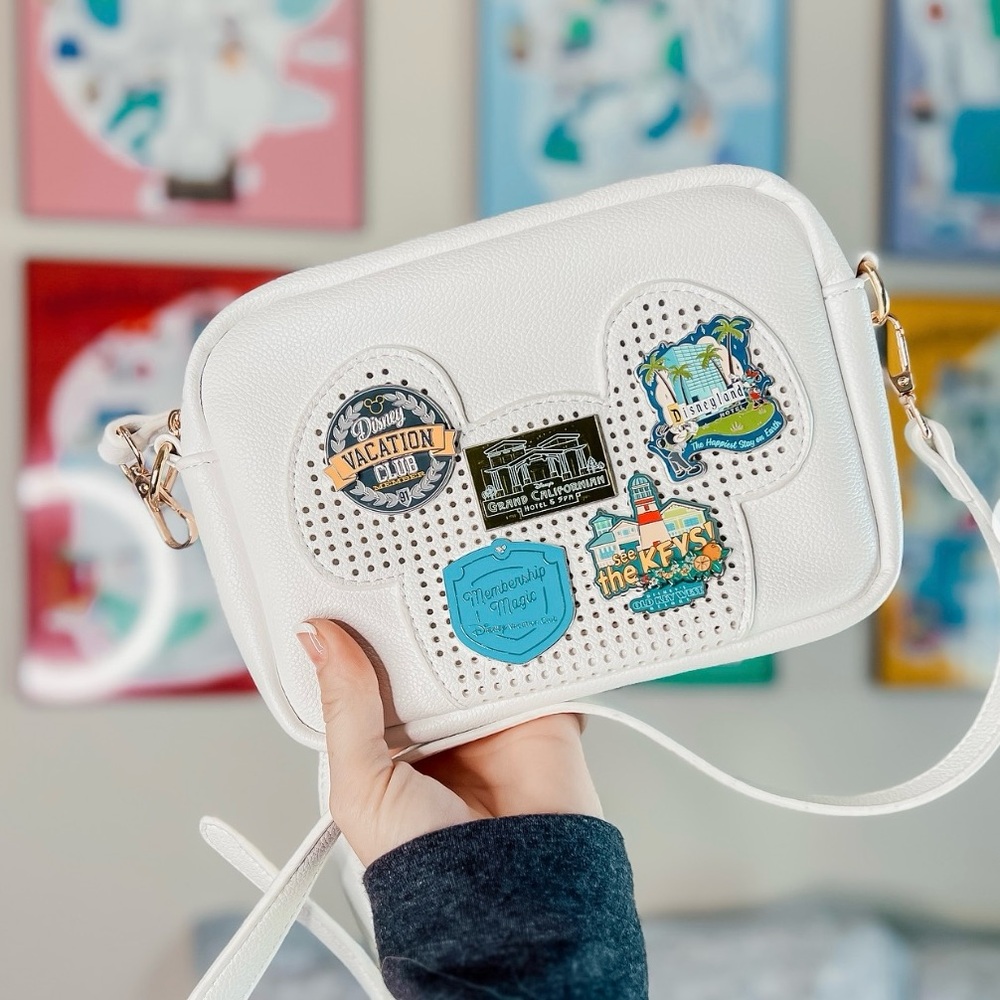 New White Disney Theme Pin Collector Edition Boutique Crossbody Bag - Picture 3 of 4